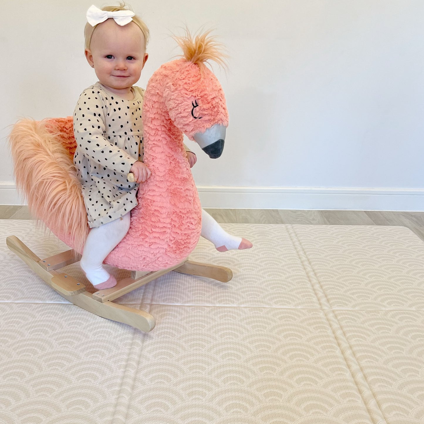 Scallop play mat. foldable, wipeable, portable, stylish baby play mat